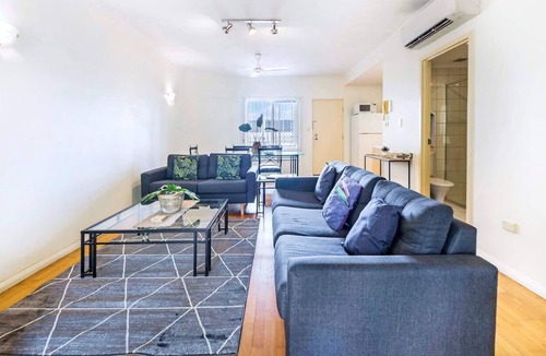 Parap Apartment | Palm Reflections in Parap with Tree lined Alfresco