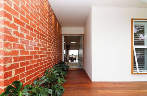 Port Lincoln House | Palm Springs in Port Lincoln