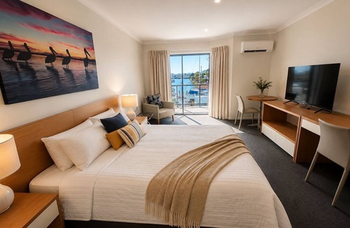 South Townsville Apartment | Palmer Street Marina Studio Marina Views Pool and Prime Location