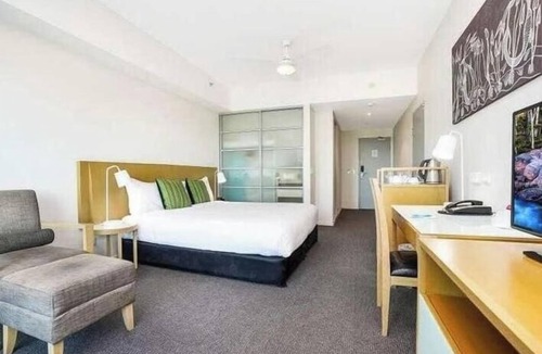 Darwin City Centre Hotel | Pandanas level 18th (Split king bed with City and Harbour view)