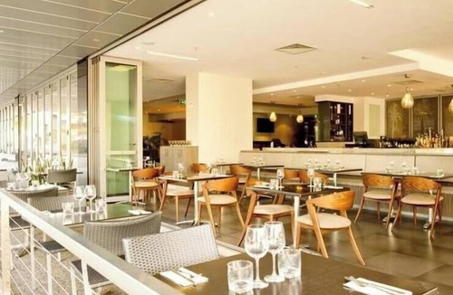 Darwin City Centre Hotel | Pandanas level 18th (Split king bed with City and Harbour view)