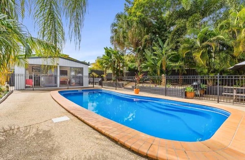 Cooee Bay House | “Pandanus Cottage” This is one of the few places in the area with a pool.
