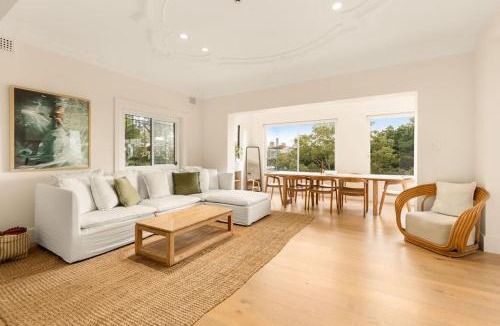 Darling Point Apartment | Panoramic Harbour Views in Darling Point for 7