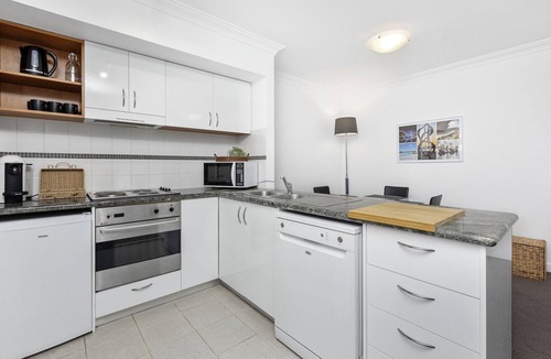 Perth Central Business District Apartment | Panoramic Perth Views: 1BR on Mounts Bay Road