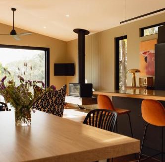 Metung Villa | Parachilna at Boardwalk Villas Metung