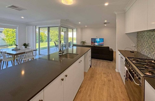 Gobbagombalin House | Paradise Drive - All of the comforts
