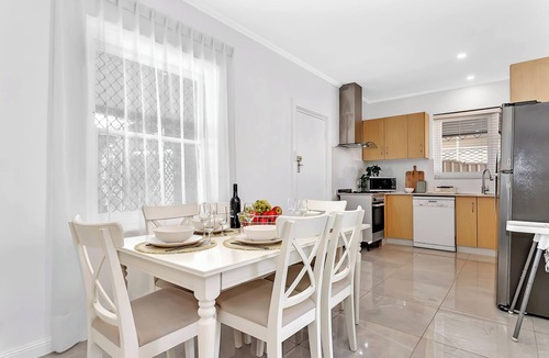 Paradise House | Paradise Living - Quiet Stay near Shops and City Links