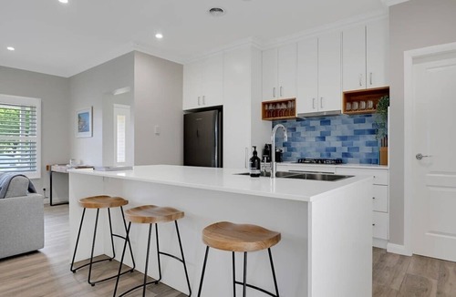 Orange House | Paradise on Prince. Pet Friendly. Walk to CBD.
