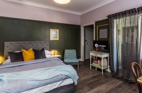 Surry Hills Apartment | Parisian Style Studio Apt With Separate Kitchen
