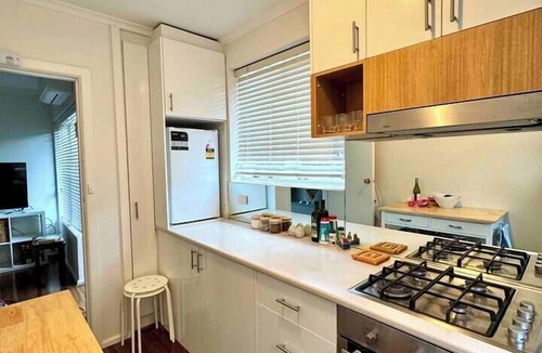 Middle Park Apartment | Park Street Apartment - St Kilda West