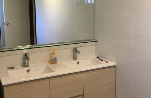 East Victoria Park Apartment | Parkline Perth One Bedroom Apartment Deluxe -Great Location, Small Quiet Gated