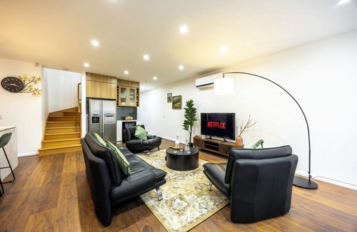 Braybrook House | Parkside Ember Luxe w/Campfire and Entertainment Lounge