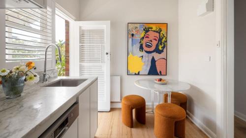 Middle Park Apartment | Parkside Escape in Middle Park
