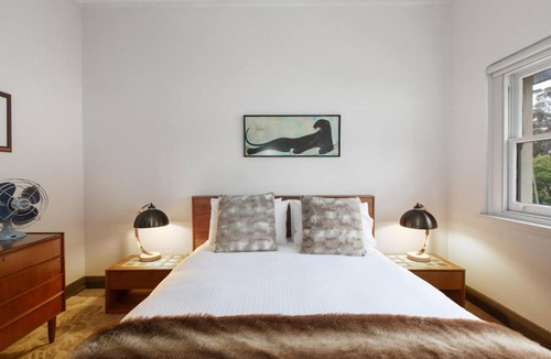 Parkville Apartment | Parkside Hideaway - Beautiful Art Deco Design