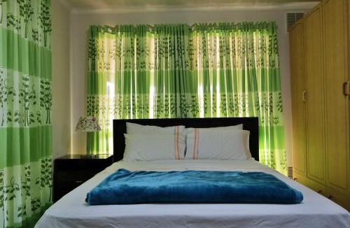 Pooraka House | Parkview One - Stylish 4BR Family Retreat