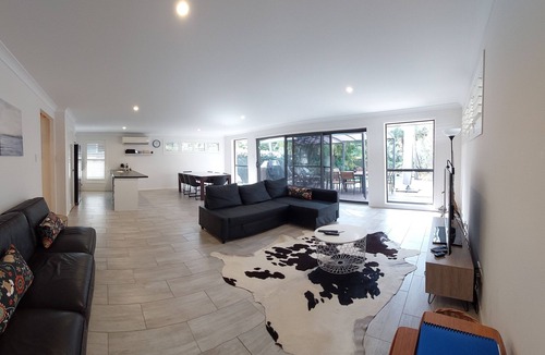 Umina Beach House | Pawtopia - 4 bdr beachside luxury100 metres from Umina Beach, Central Coast, NSW