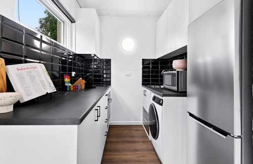 Parkville Apartment | Peaceful 1-Bed Apartment Near the City Centre