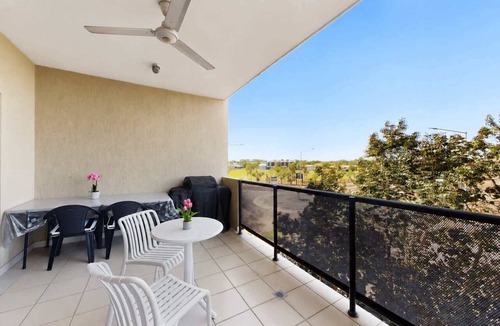 Rosebery Apartment | Peaceful 2-Bed Apartment with Private BBQ Balcony