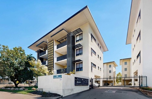 Rosebery Apartment | Peaceful 2-Bed Apartment with Private BBQ Balcony