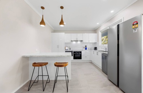 Stawell House | Peaceful 6-Acre Retreat | Grampians | Sleeps 10