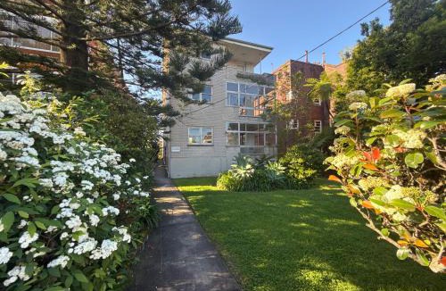 Randwick Apartment | Peaceful Randwick Apt With Parking