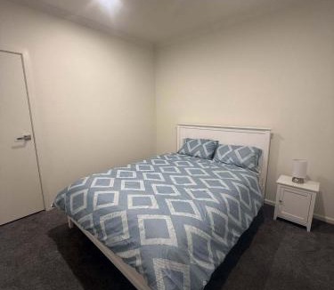 Wyndham Vale House | Peaceful Room in Wyndham Vale for Stay