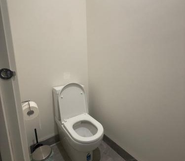 Wyndham Vale House | Peaceful Room in Wyndham Vale for Stay