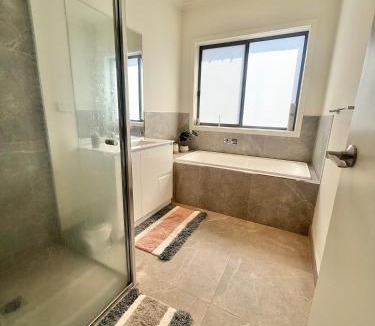 Wyndham Vale House | Peaceful Room in Wyndham Vale for Stay