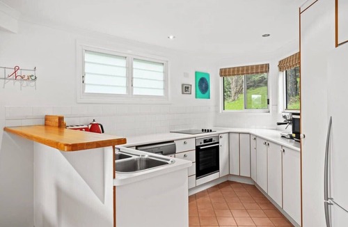 Copacabana House | Peacefully Uphill 2-bed Home with Gorgeous Seaview