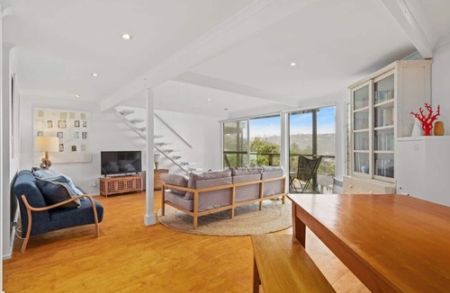 Copacabana House | Peacefully Uphill 2-bed Home with Gorgeous Seaview