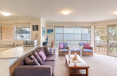 Soldiers Point Apartment | Pelican Sands, 4/83 Soldiers Point Road