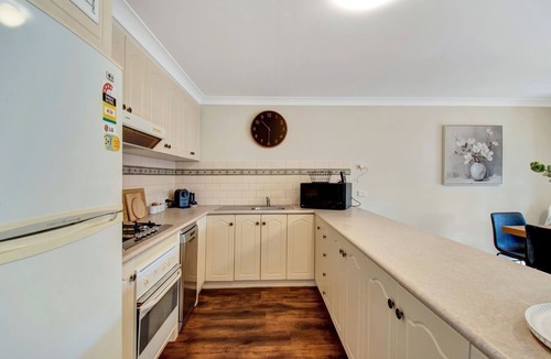 Wagga Wagga House | Pembroke. Character CBD Home. Pet Friendly.