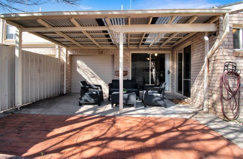 Wagga Wagga House | Pembroke. Character CBD Home. Pet Friendly.