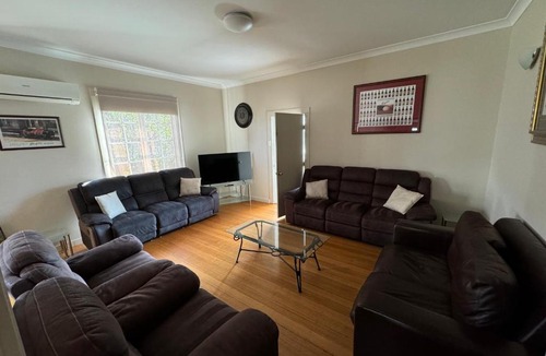 Invermay House | Penfold Cottage CBD Launceston Invermay