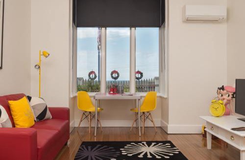 Penguin House | Penguin Waterfront Escape