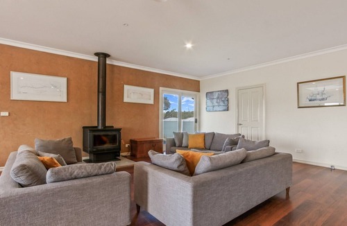 Boole Poole House | Peninsula at Metung House | Boat Access Only Getaway