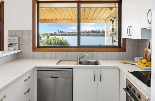 Yamba Apartment | Peninsula Court Unit 10 - Absolute Riverside Bliss - Holiday Yamba