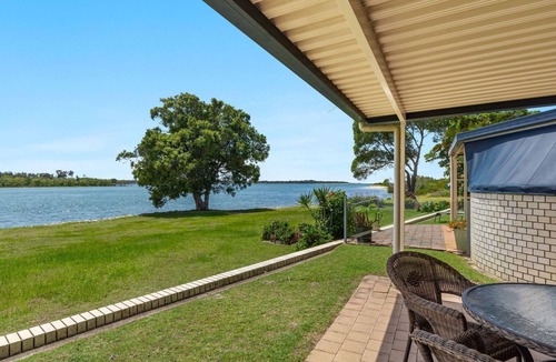 Yamba Apartment | Peninsula Court Unit 9 - Absolute Waterfront Escape - Holiday Yamba