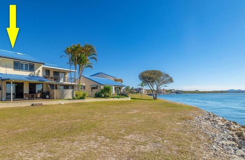 Yamba Apartment | Peninsula Court Unit 9 - Absolute Waterfront Escape - Holiday Yamba