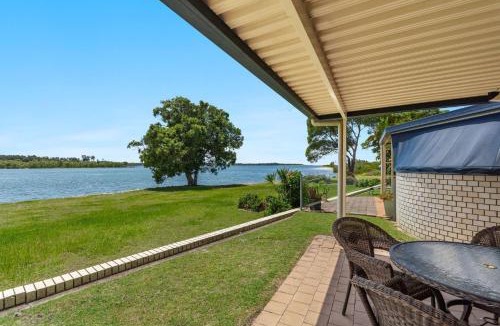 Yamba Apartment | Peninsula Court Unit 9 - Peaceful Waterfront Escape with Pool - Holiday Yamba