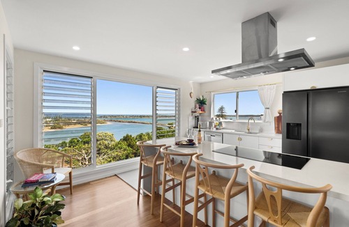 East Ballina Apartment | Penthouse | Front-Row 180° Bay & Ocean Views