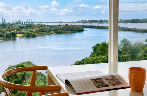 East Ballina Apartment | Penthouse | Front-Row 180° Bay & Ocean Views