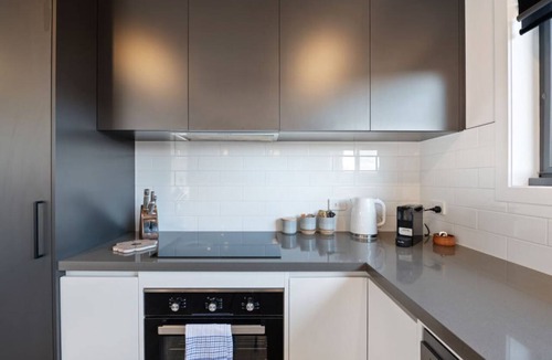 Warrane House | Pepperberry Villa | 2BR 2BA Garage 10min CBD