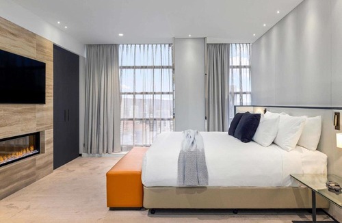 Adelaide Central Business District Hotel | Peppers Waymouth Hotel