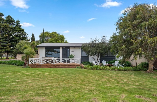 Goolwa House | Percys Place- Waterfront, pet and family friendly