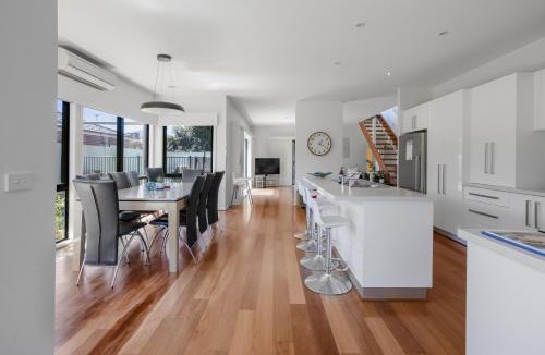 Torquay Apartment | Perfect Family Entertainer with Pool & Alfresco