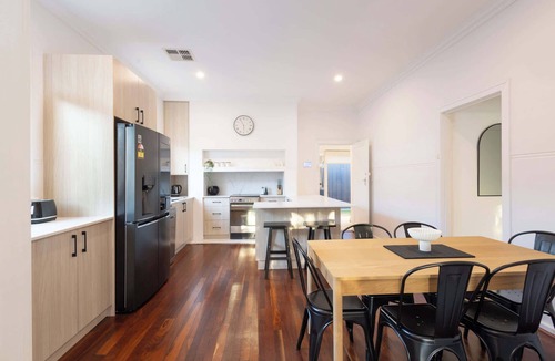Scarborough House | Perfect Family Getaway - Near Scarborough Beach