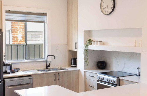 Scarborough House | Perfect Family Getaway - Near Scarborough Beach