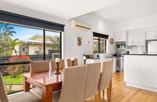 Cowes House | Perfect family getaway, walk to beach and boat ramp.