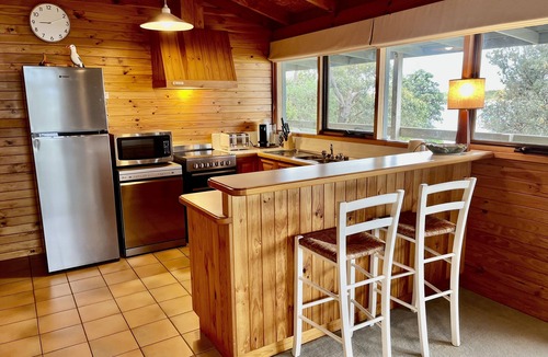 Marlo House | Perfect Waterfront Escape in Marlo | Balcony Views & Nature All Around
